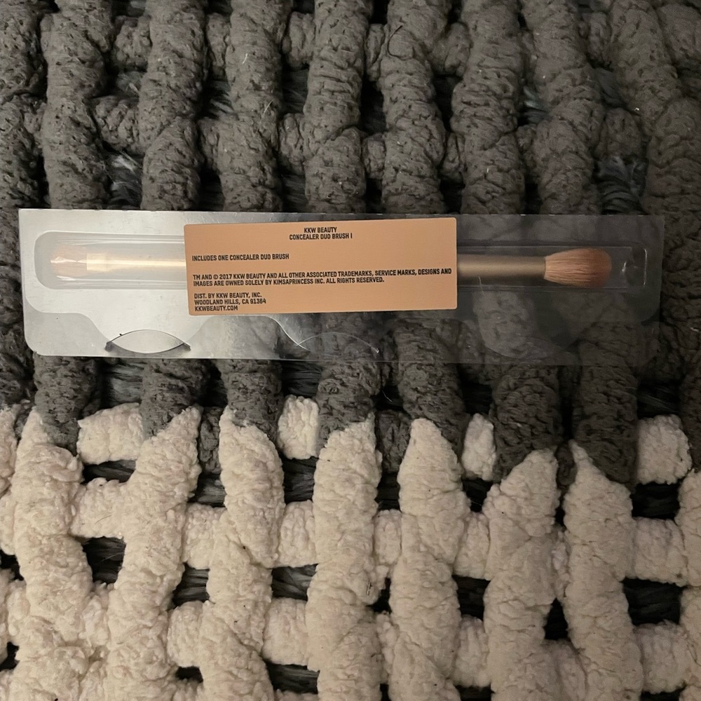 Brand New in Package KKW Beauty Concealer Duo Brush 1